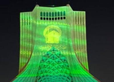 نقش پرچم حرم رضوی بر برج آزادی تهران