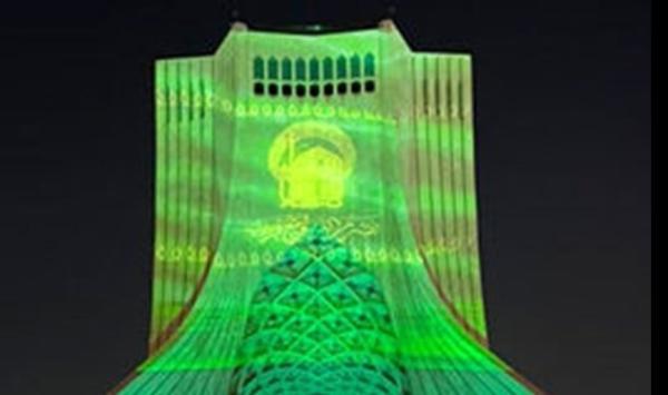 نقش پرچم حرم رضوی بر برج آزادی تهران